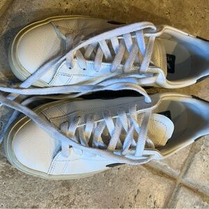 Veja women’s size 7 shoes, great condition.